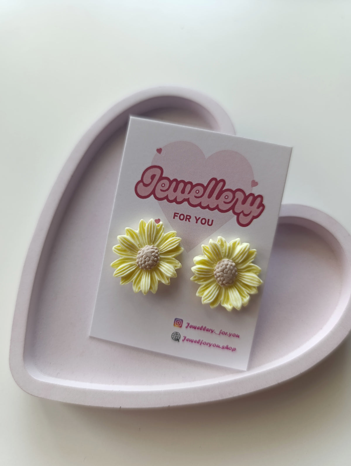 Flower earrings 🌼