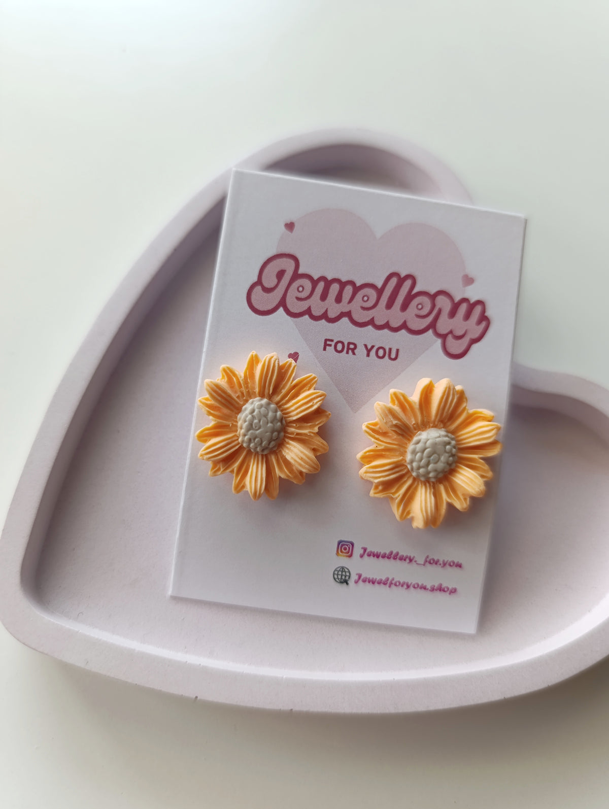 Flower earrings 🌼